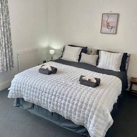 Entire Holiday Home In Blackpool With Free Parking And A Private Patio Garden Екстер'єр фото