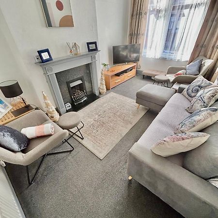 Entire Holiday Home In Blackpool With Free Parking And A Private Patio Garden Екстер'єр фото