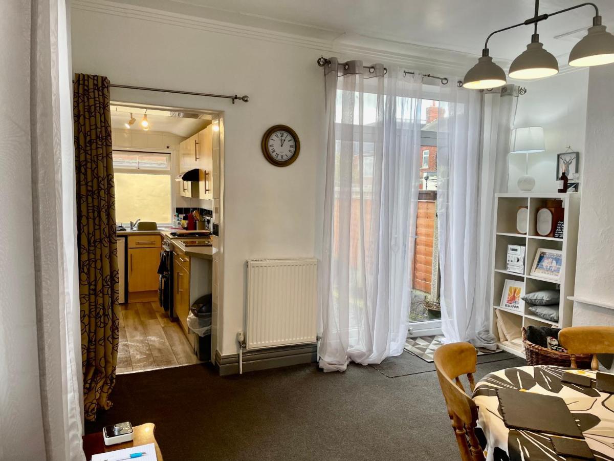 Entire Holiday Home In Blackpool With Free Parking And A Private Patio Garden Екстер'єр фото