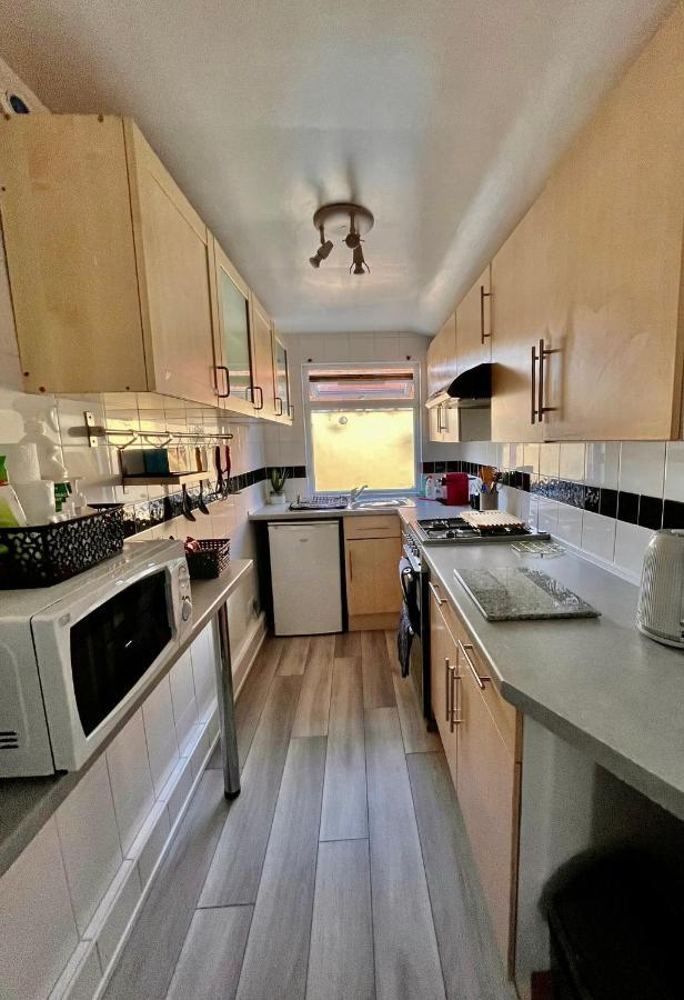 Entire Holiday Home In Blackpool With Free Parking And A Private Patio Garden Екстер'єр фото