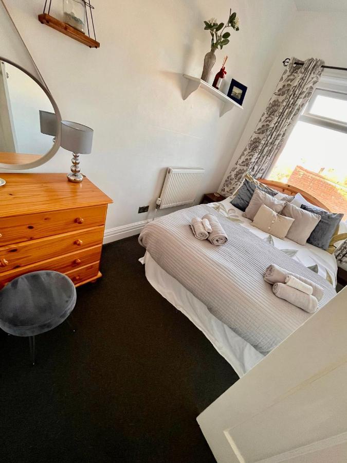 Entire Holiday Home In Blackpool With Free Parking And A Private Patio Garden Екстер'єр фото